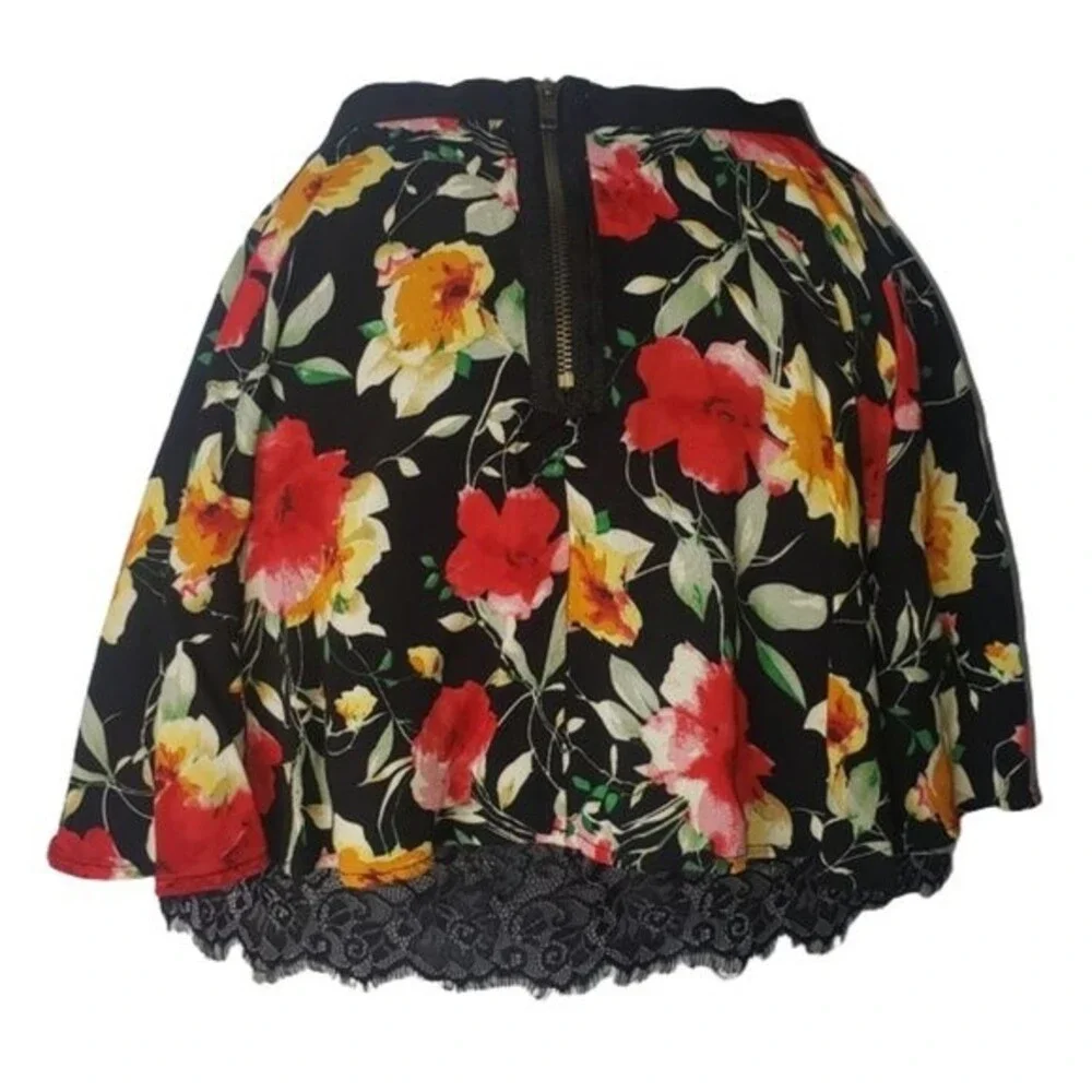 JUNK BLACK RED FLORAL LACE SKIRT SIZE SMALL